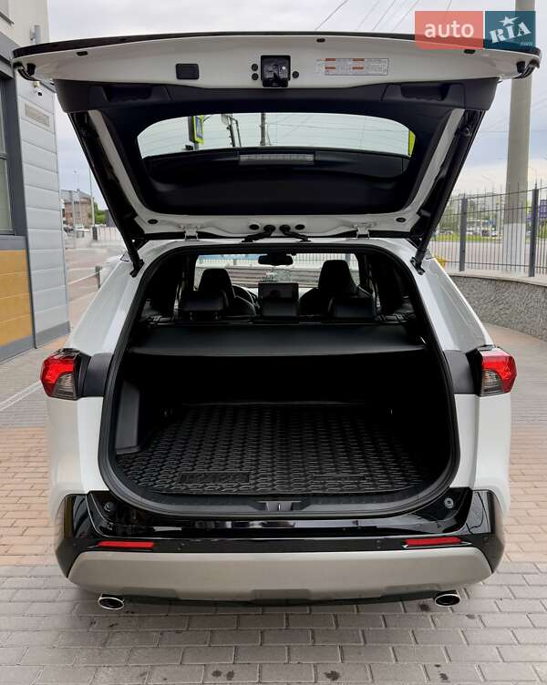 Внедорожник / Кроссовер Toyota RAV4 2023 в Белой Церкви