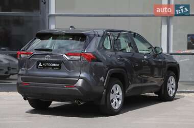 Позашляховик / Кросовер Toyota RAV4 2020 в 