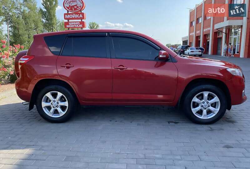 Позашляховик / Кросовер Toyota RAV4 2010 в 