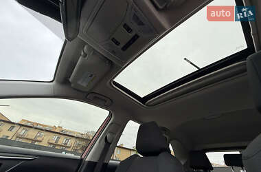 Позашляховик / Кросовер Toyota RAV4 2022 в 