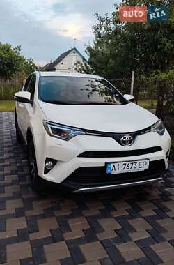 Позашляховик / Кросовер Toyota RAV4 2017 в Броварах