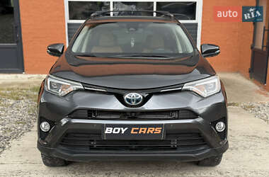 Внедорожник / Кроссовер Toyota RAV4 2017 в 