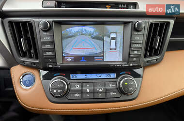 Внедорожник / Кроссовер Toyota RAV4 2017 в 