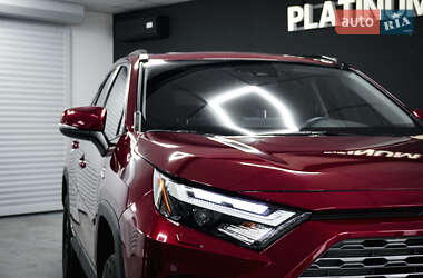 Позашляховик / Кросовер Toyota RAV4 2022 в 