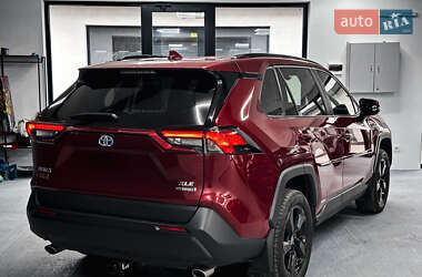 Позашляховик / Кросовер Toyota RAV4 2022 в 