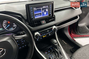 Позашляховик / Кросовер Toyota RAV4 2022 в 