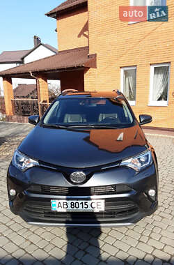 Позашляховик / Кросовер Toyota RAV4 2016 в 