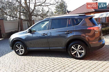 Позашляховик / Кросовер Toyota RAV4 2016 в 