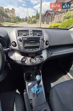 Позашляховик / Кросовер Toyota RAV4 2010 в 