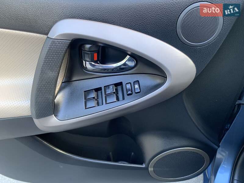 Позашляховик / Кросовер Toyota RAV4 2008 в Києві