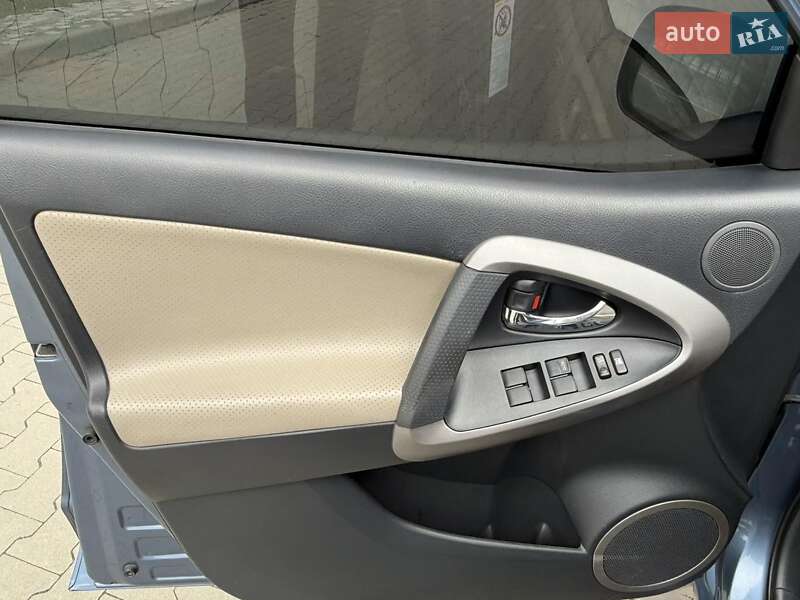 Позашляховик / Кросовер Toyota RAV4 2008 в Києві