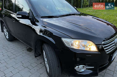 Позашляховик / Кросовер Toyota RAV4 2010 в 
