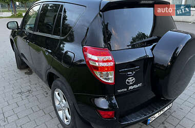 Позашляховик / Кросовер Toyota RAV4 2010 в 