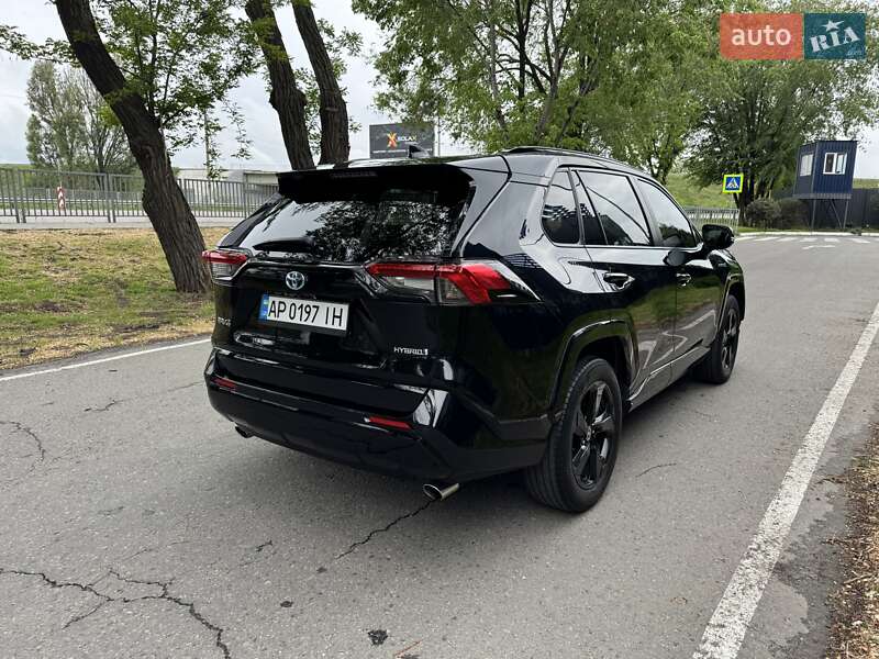 Позашляховик / Кросовер Toyota RAV4 2020 в Дніпрі