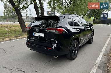 Внедорожник / Кроссовер Toyota RAV4 2020 в 