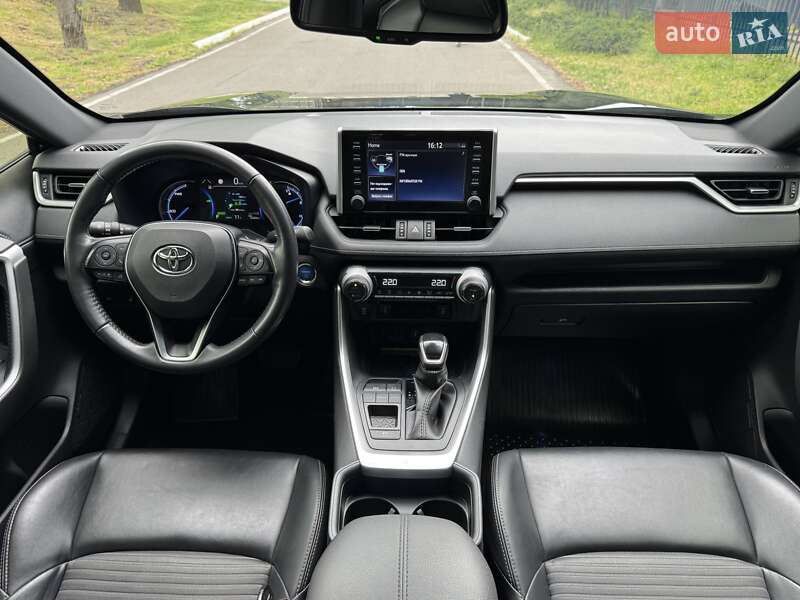 Позашляховик / Кросовер Toyota RAV4 2020 в Дніпрі