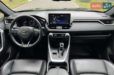 Внедорожник / Кроссовер Toyota RAV4 2020 в 