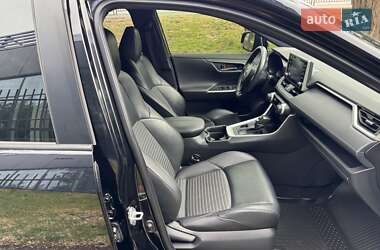 Внедорожник / Кроссовер Toyota RAV4 2020 в 