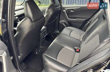 Внедорожник / Кроссовер Toyota RAV4 2020 в 