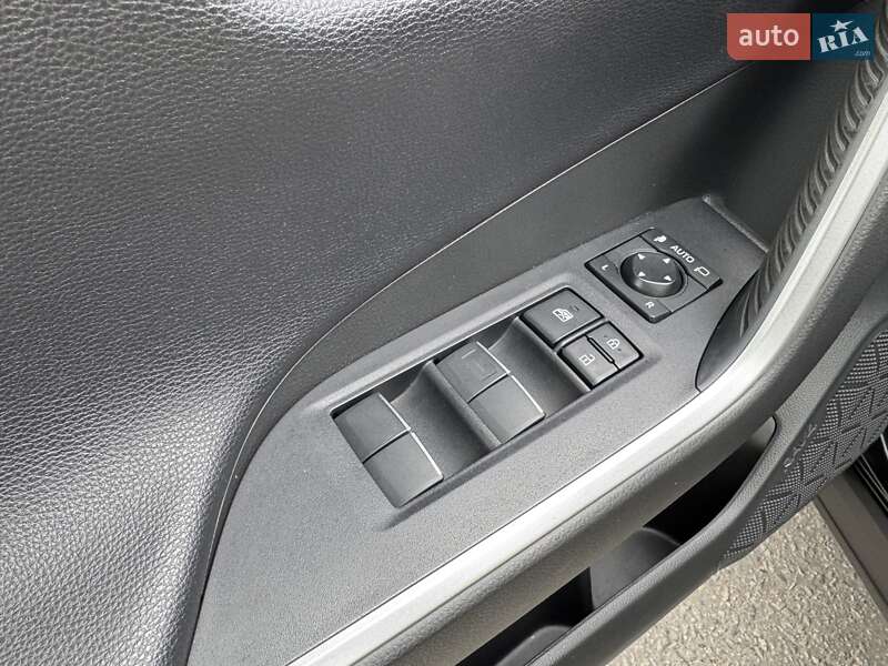 Позашляховик / Кросовер Toyota RAV4 2020 в Дніпрі