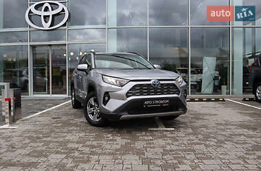 Позашляховик / Кросовер Toyota RAV4 2023 в 