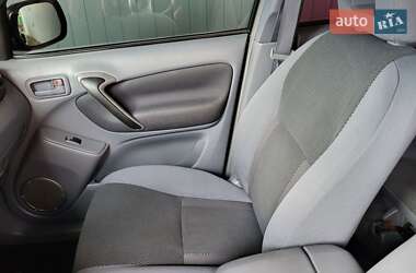 Внедорожник / Кроссовер Toyota RAV4 2002 в 