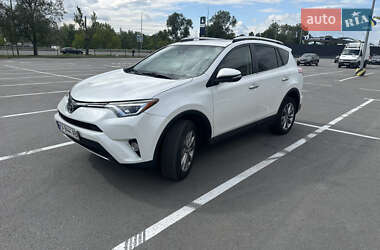 Позашляховик / Кросовер Toyota RAV4 2016 в 