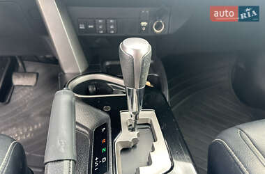 Позашляховик / Кросовер Toyota RAV4 2016 в 
