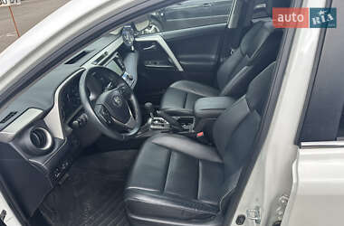 Позашляховик / Кросовер Toyota RAV4 2016 в 