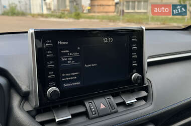 Внедорожник / Кроссовер Toyota RAV4 2020 в 