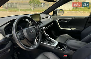 Внедорожник / Кроссовер Toyota RAV4 2020 в 