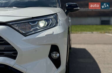Внедорожник / Кроссовер Toyota RAV4 2020 в 