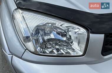 Внедорожник / Кроссовер Toyota RAV4 2003 в 