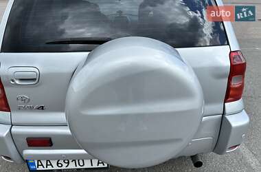 Внедорожник / Кроссовер Toyota RAV4 2003 в 