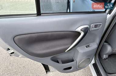 Внедорожник / Кроссовер Toyota RAV4 2003 в 