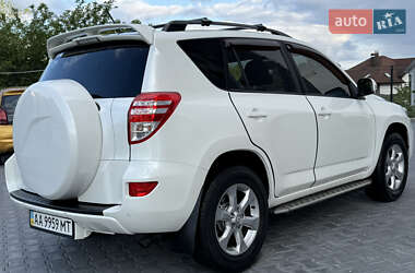 Позашляховик / Кросовер Toyota RAV4 2011 в 