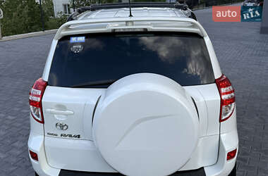 Позашляховик / Кросовер Toyota RAV4 2011 в 