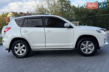 Позашляховик / Кросовер Toyota RAV4 2011 в 
