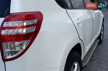 Позашляховик / Кросовер Toyota RAV4 2011 в 