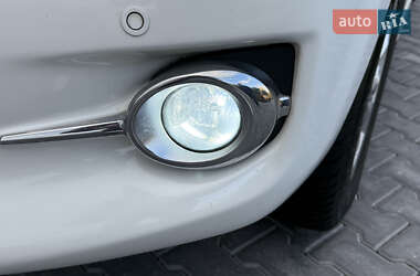 Позашляховик / Кросовер Toyota RAV4 2011 в 
