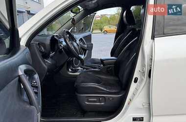 Позашляховик / Кросовер Toyota RAV4 2011 в 