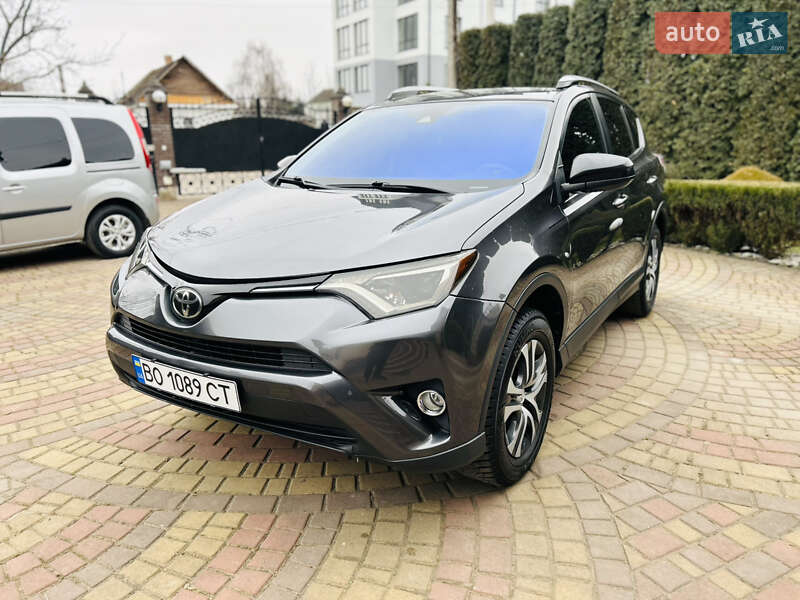 Позашляховик / Кросовер Toyota RAV4 2017 в Дубні