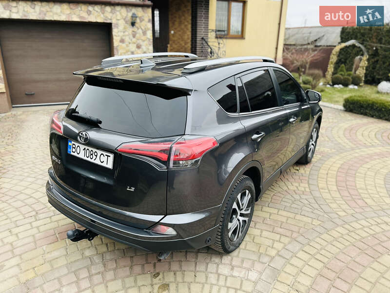 Позашляховик / Кросовер Toyota RAV4 2017 в Дубні