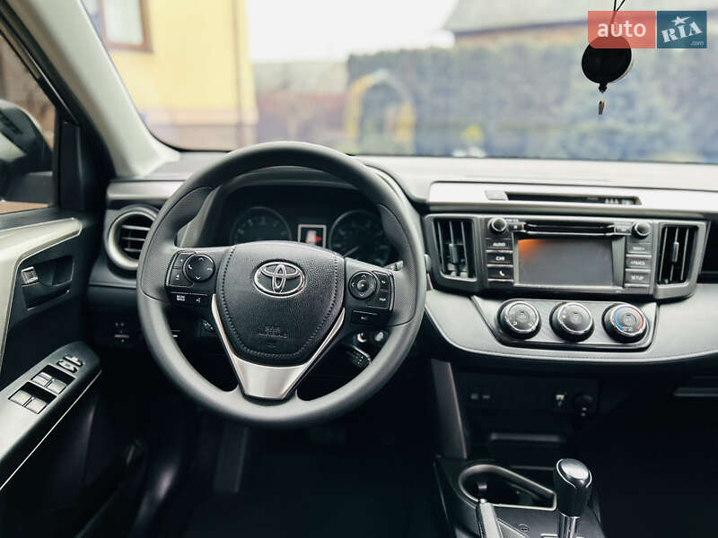 Позашляховик / Кросовер Toyota RAV4 2017 в Дубні