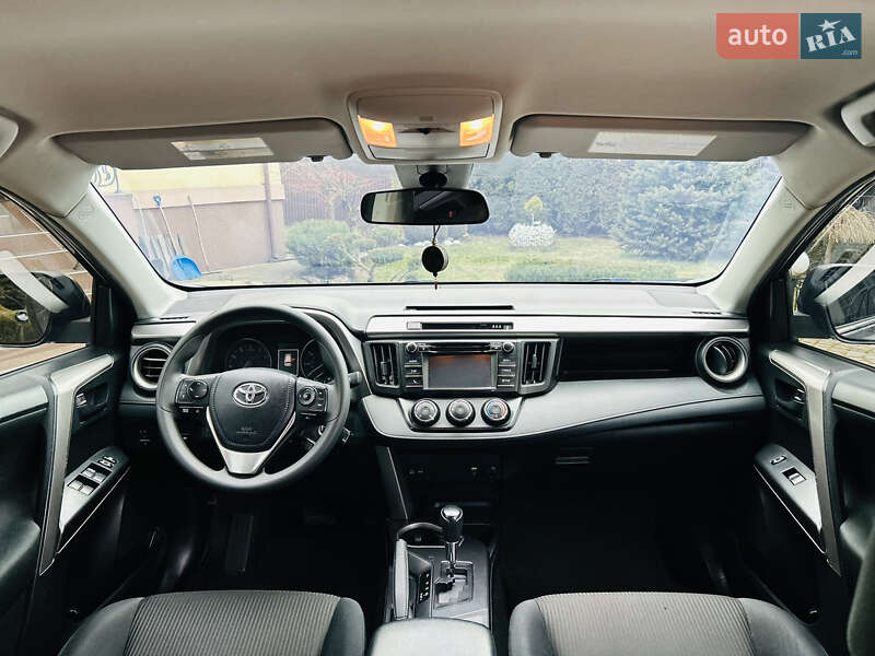 Позашляховик / Кросовер Toyota RAV4 2017 в Дубні