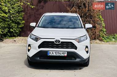 Внедорожник / Кроссовер Toyota RAV4 2019 в 