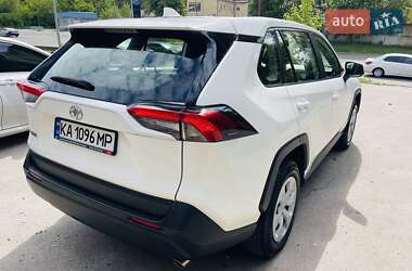 Внедорожник / Кроссовер Toyota RAV4 2019 в 