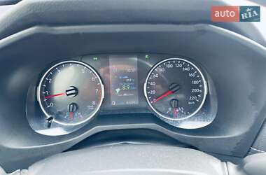 Внедорожник / Кроссовер Toyota RAV4 2019 в 