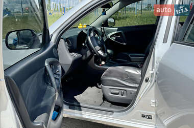 Внедорожник / Кроссовер Toyota RAV4 2010 в 