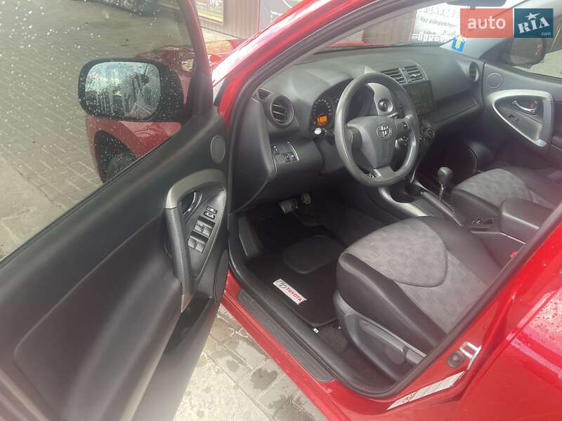 Позашляховик / Кросовер Toyota RAV4 2012 в Прилуках